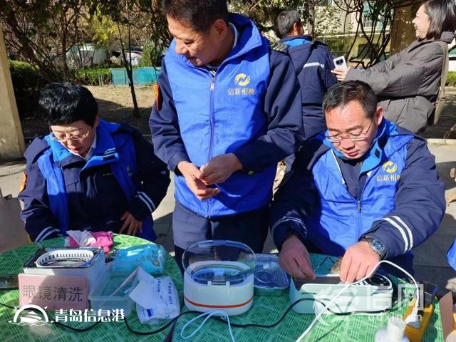 寒风凛冽服务不停 信新相映便民服务大集走进书院路社区