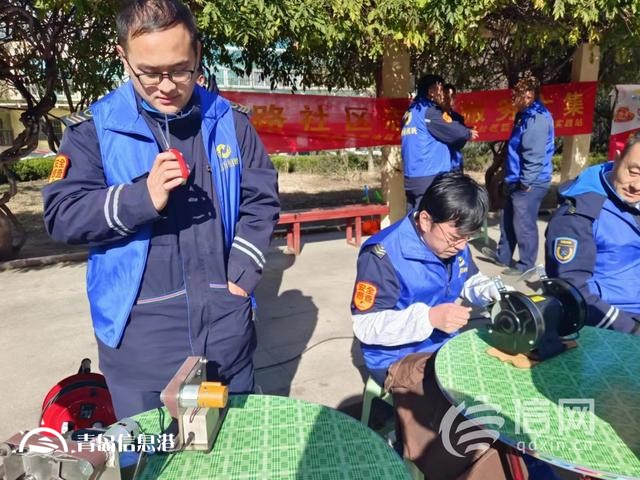 寒风凛冽服务不停 信新相映便民服务大集走进书院路社区