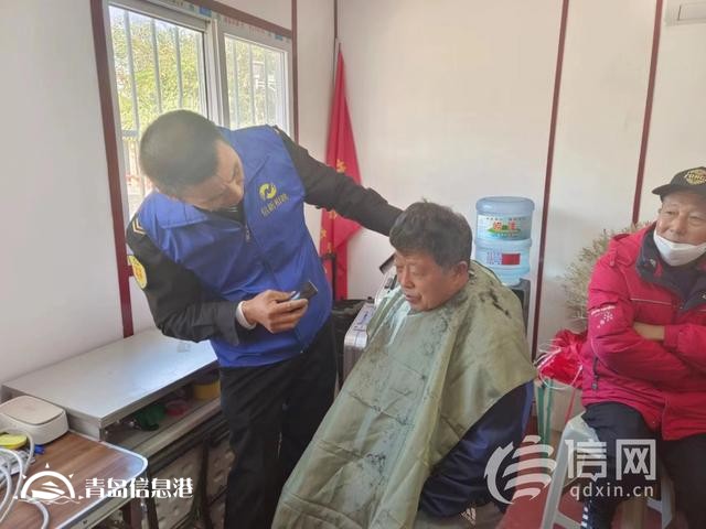 寒风凛冽服务不停 信新相映便民服务大集走进书院路社区