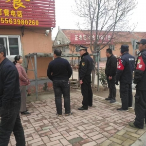 集中整治乱堆物料 提升乡镇街面风貌