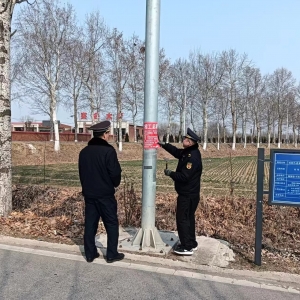 蓼兰中队：清理整治小广告 净化辖区环境