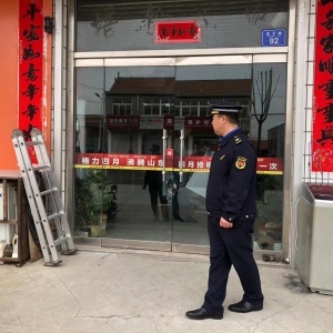 清理“牛皮癣”做城市的美容师