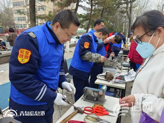 信新相映便民服务走进商丘路社区 人大代表心系居民暖人心