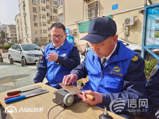 “一站式”帮居民解难题 香港中路街道开展便民服务大集