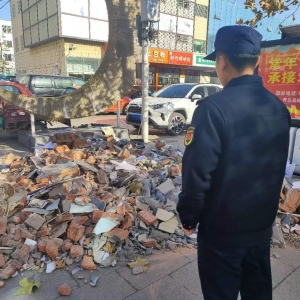 平度市东阁街道执法中队重拳整治占用城市道路行为