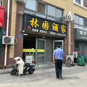 同和执法中队：“信用+执法”巡查餐饮油烟