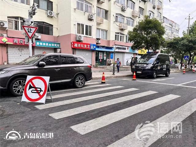 直击高考：老师六点半就来到考点 将全程陪伴考生