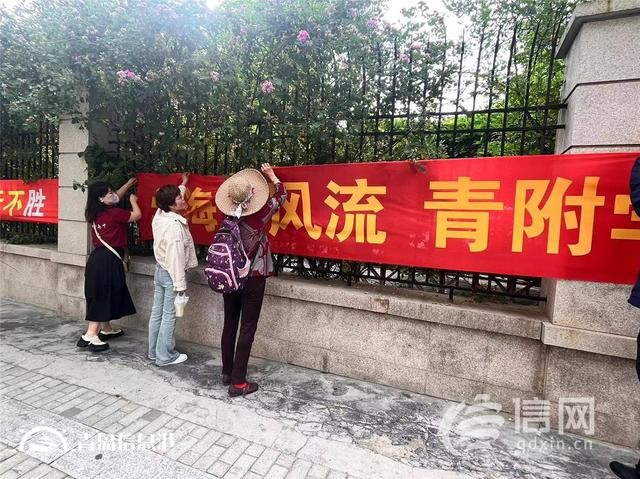 直击高考：老师六点半就来到考点 将全程陪伴考生
