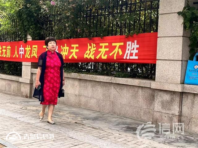 直击高考：老师六点半就来到考点 将全程陪伴考生
