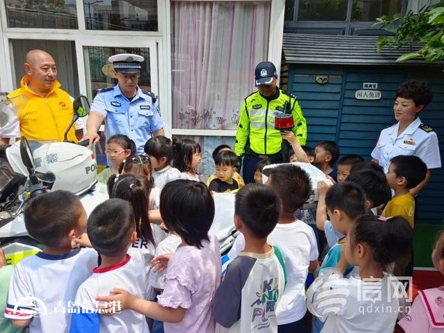 信新相映走进金湖路幼儿园 让孩子们体验当“小铁骑”的乐趣