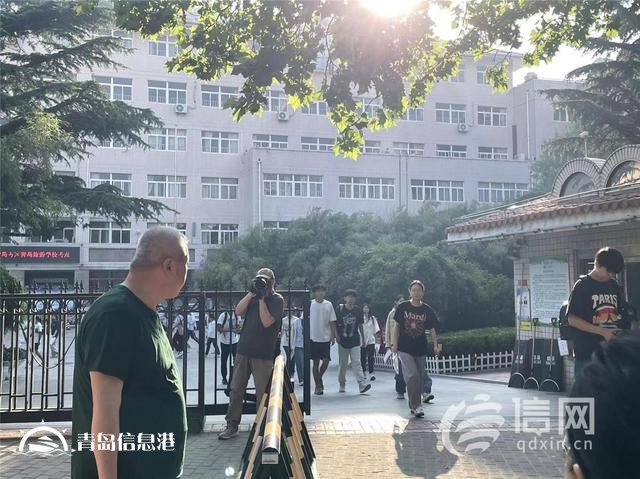 直击高考：2024年高考落下帷幕 “显眼包”花式接考排面拉满