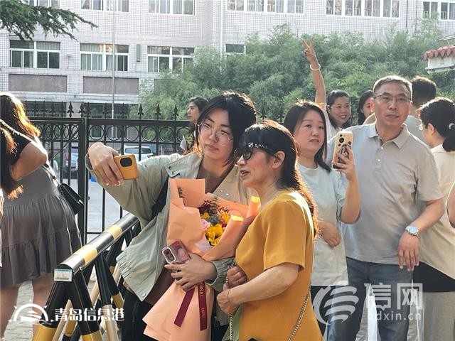 直击高考：2024年高考落下帷幕 “显眼包”花式接考排面拉满
