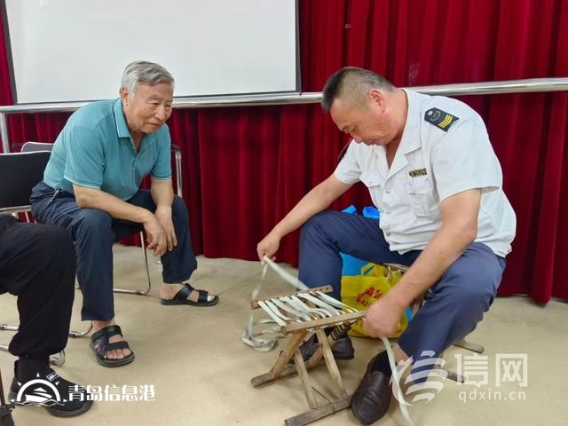 信新相映走进汉口路社区 志愿者轻松为居民维修“老物件”