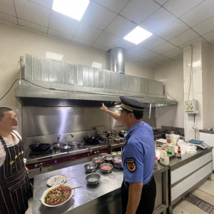 聚焦餐饮油烟专项整治，助力优化营商环境