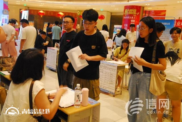 即墨区高校毕业生双向招聘会举行 吸引1200名求职者到场