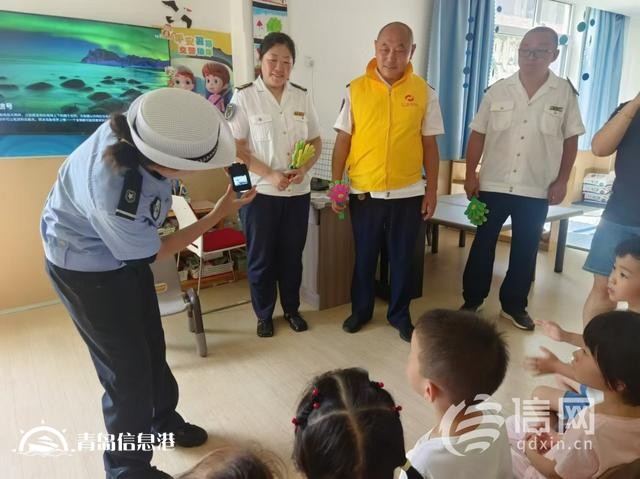 信新相映走进智慧熊幼儿园 让孩子们在愉快中学习交通安全知识