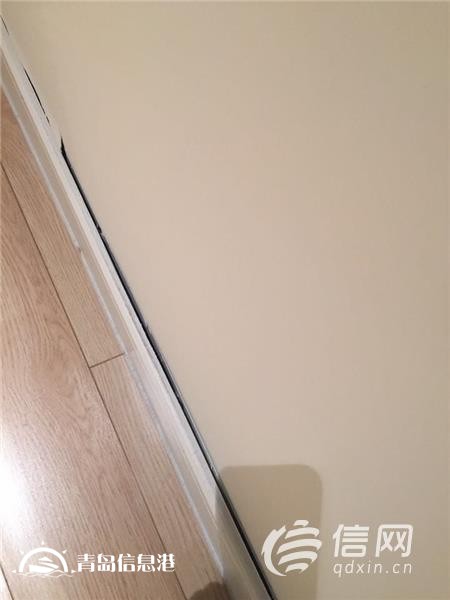 交房时分水器没阀门 万达公馆空置房试暖时漏水