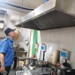 平度市东阁街道执法中队“信用+”推进餐饮油烟整治
