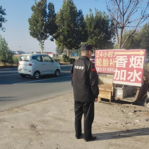 同和执法中队“清理违规广告牌，城市焕新颜展风采”