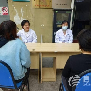 “一对一”为居民把脉问诊 信新相映携手海慈专家服务团走进社区