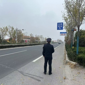 大力推进渣土车 不在土得掉渣