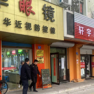 平度市东阁街道执法中队持续开展户外广告整治，全力维护城市环境 ...