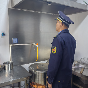 持续开展餐饮油烟整治，净化“烟火气”