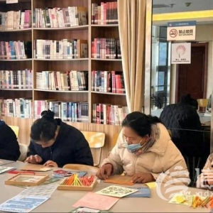 金家岭街道大埠东社区组织举办竹编画手工DIY活动