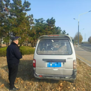 严查占绿停车，背街小巷也不行！