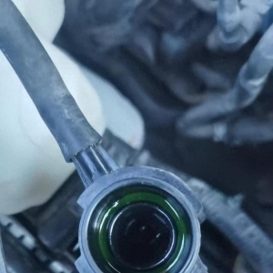 换水箱后三个月车辆水管脱落致抛锚 途虎养车否认操作有问题