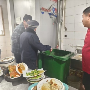 同和中队“信用+执法”垃圾分类执法巡查：守护餐饮环境新秩序 ... ...