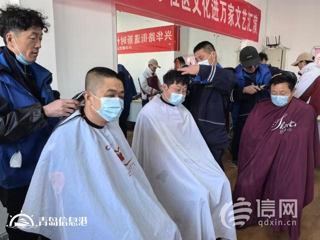 ​信新相映便民服务大集走进营子社区 磨刀再添一位“实力干将”