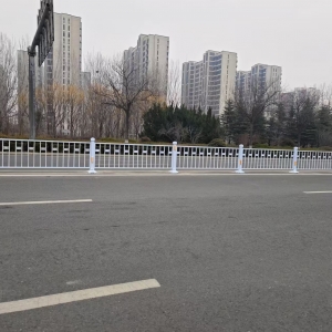 同和中队：道路护栏“受伤”市政 公用巡查紧急“出诊”