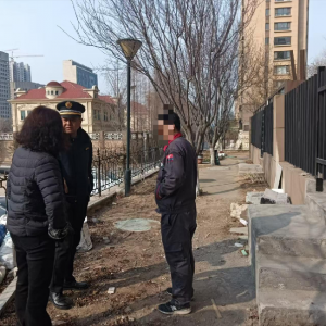 平度市凤台执法中队：绿化巡查助力小区环境提升