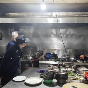 平度市东阁街道执法中队“信用+”严管餐饮油烟，守护“烟火气” ...