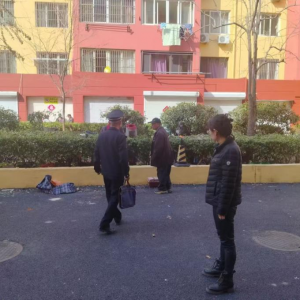 谁执法谁普法 —整治侵占公共绿地 守护城市绿色