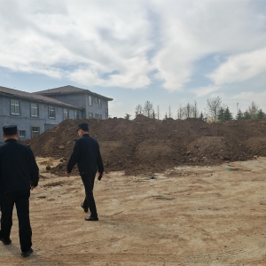 同和中队：执法巡查扬尘污染，筑牢城市蓝天的防线