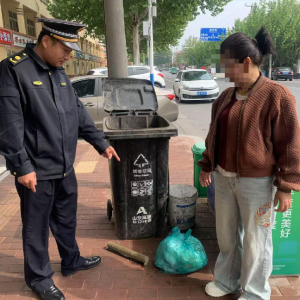 平度市凤台执法中队：严查垃圾乱投 强化分类意识