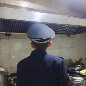 同和中队：驱散餐饮油烟“阴霾”，守护城市清新蓝天