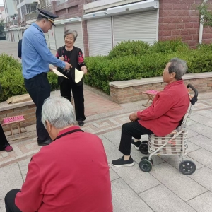 李园街道综合行政执法中队双管齐下，加大市政道路整治