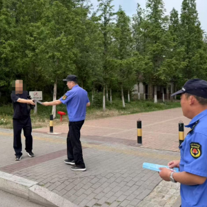平度市东阁街道执法中队“信用+”整治不文明养犬，守护群众出行安全 ...
