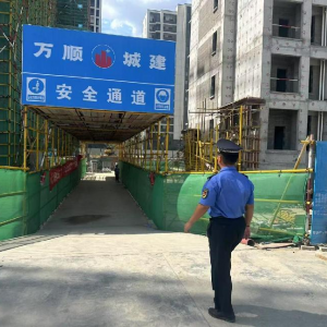 凤台执法中队：开展执法检查 压实扬尘治理“第一责任”