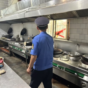 店子中队--开展餐厨废弃物管理联合执法检查