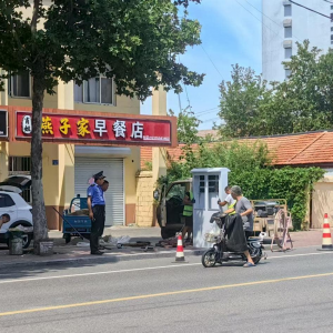 加强日常巡查 规范辖区道路施工行为
