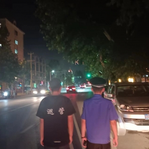 同和中队：暗夜“降噪行动”，守护商户周边静谧时光