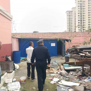 凤台执法中队：对违法建设“零容忍” 还小区整洁环境