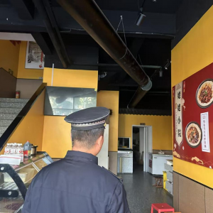 凤台执法中队“三步走”推进餐饮油烟执法