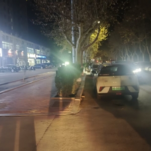 同和中队:夜巡护序暖民生，规范摆摊守烟火