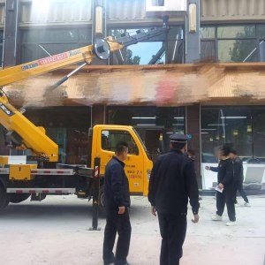 整治随意堆放建筑垃圾 营造整洁、安全、文明城区环境