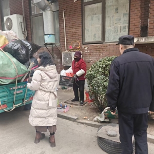 柔性执法护绿意 温情劝导赢民心——执法中队巧解老人占绿难题获居民点赞 ...